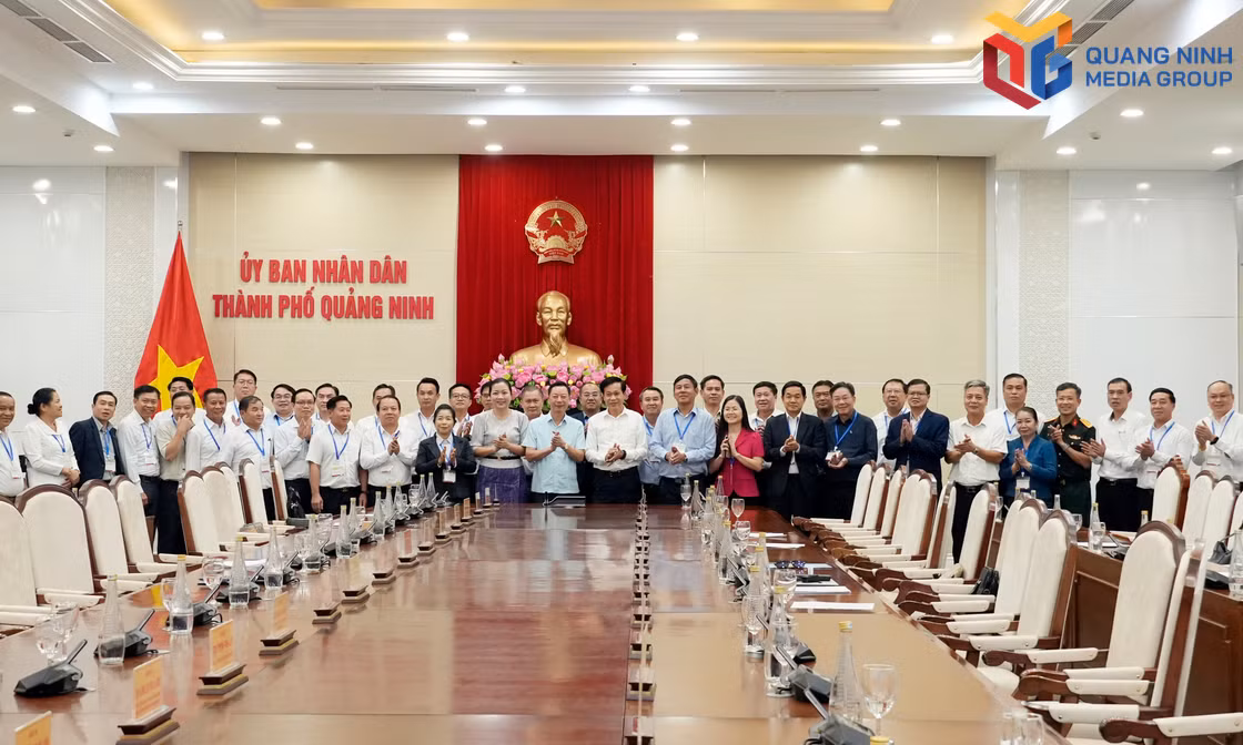 Đoàn cán bộ cấp Thứ trưởng và tương đương của Đảng Nhân dân Cách mạng Lào đến thăm, làm việc tại Quảng Ninh