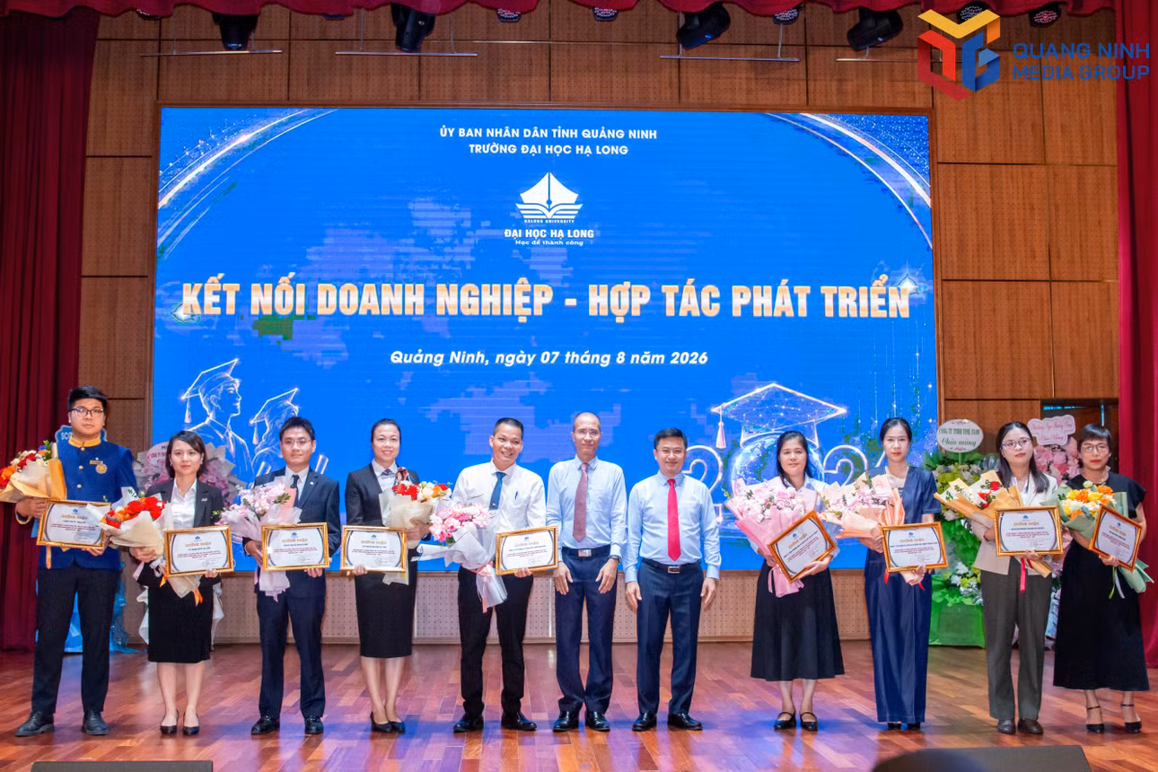 bqn_tr_trao-qd-tuyen-dung-cua-dn-91.jpg