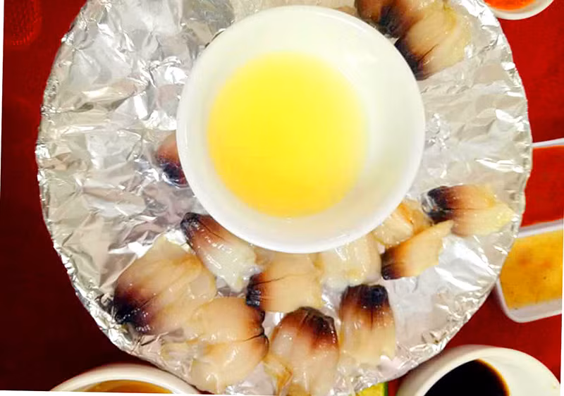 Gỏi tui hài ướp đá thơm ngọt hấp dẫn thực khách.