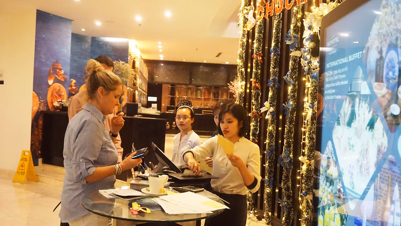 Tại một số khách sạn lớn, nhiều du khách nước ngoài cũng đã đặt phòng tới với Hạ Long trong ngày đầu xuân.