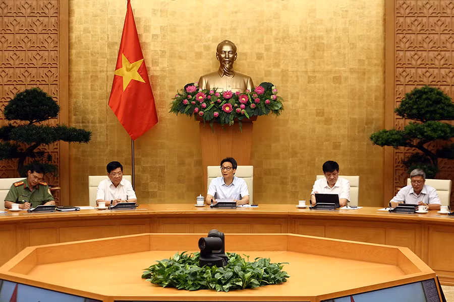 Phó Thủ tướng Vũ Đức Đam chủ trì cuộc họp Ban Chỉ đạo quốc gia phòng, chống dịch bệnh COVID-19, sáng 4/6. Ảnh: VGP/Đình Nam