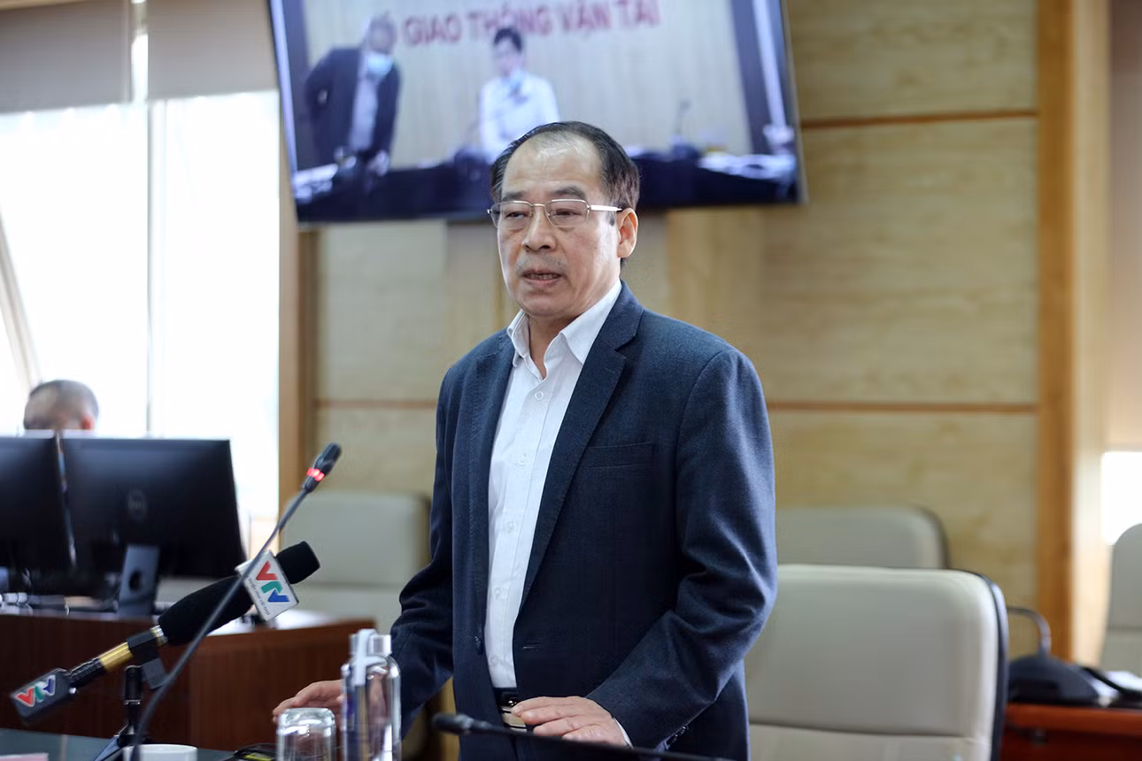 PGS.TS Trần Đắc Phu cho biết có khoảng 40% người nhiễm SARS-CoV-2 không có triệu chứng, nhiều người triệu chứng rất nhẹ. Ảnh: VGP/Đình Nam