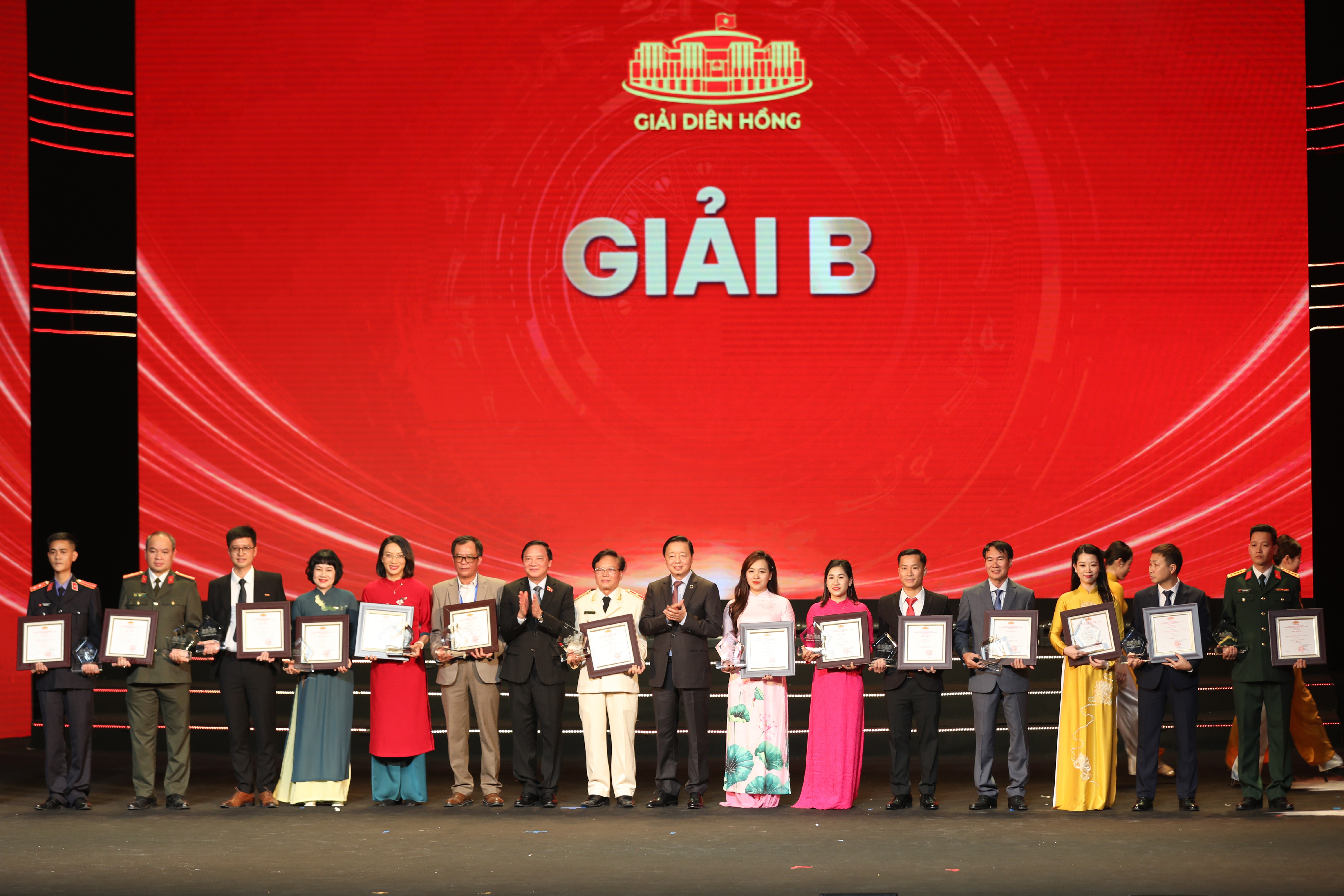 Giải Diên Hồng