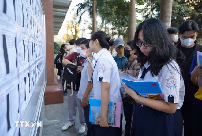 Thí sinh dự thi đánh giá năng lực Đại học Quốc gia Thành phố Hồ Chí Minh. (Ảnh: Thu Hoài/TTXVN)