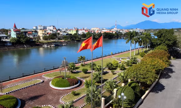 Sông Hà Cối đoạn qua khu vực xã Quảng Hà.