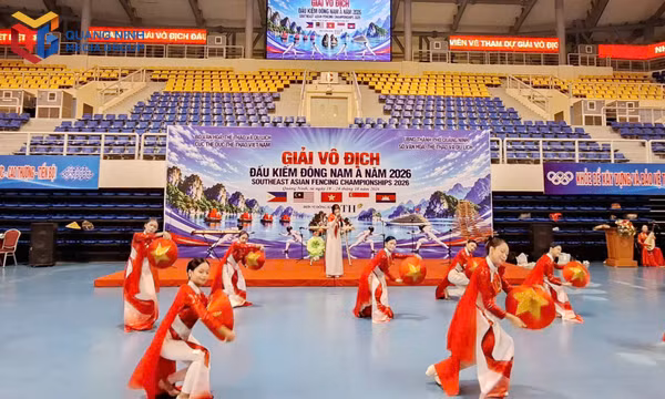 Anh Thư (trái) giành HCV Yoshine Music Festival 2026.