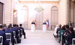 Tổng Bí thư, Chủ tịch nước Tô Lâm và Tổng thống Pháp Emmanuel Macron gặp gỡ báo chí, thông báo kết quả hội đàm. (Ảnh: Thống Nhất/TTXVN) 