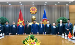 Thủ tướng Chính phủ Lê Minh Hưng và Trưởng đoàn các nước ASEAN và Ban Thư ký ASEAN nhân dịp tham dự Hội nghị lãnh đạo cơ quan thực thi pháp luật các nước ASEAN về hợp tác đấu tranh với tội phạm truy nã. (Ảnh: THANH GIANG) 