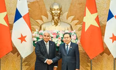 Chủ tịch Quốc hội Trần Thanh Mẫn và Tổng thống Panama José Raúl Mulino. (Ảnh: DUY LINH) 