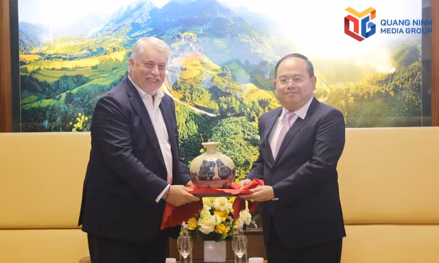 Đồng chí Bí thư Thành ủy Quản Minh Cường tiếp xã giao Liên danh nhà đầu tư Nebula Energy - LNGVN - EVNGENCO3
