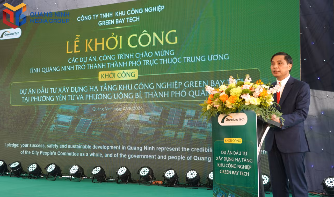 Đồng chí Vũ Văn Diện, Ủy viên Ban Thường vụ Tỉnh ủy, Phó Chủ tịch Thường trực UBND tỉnh phát biểu tại lễ khởi công.