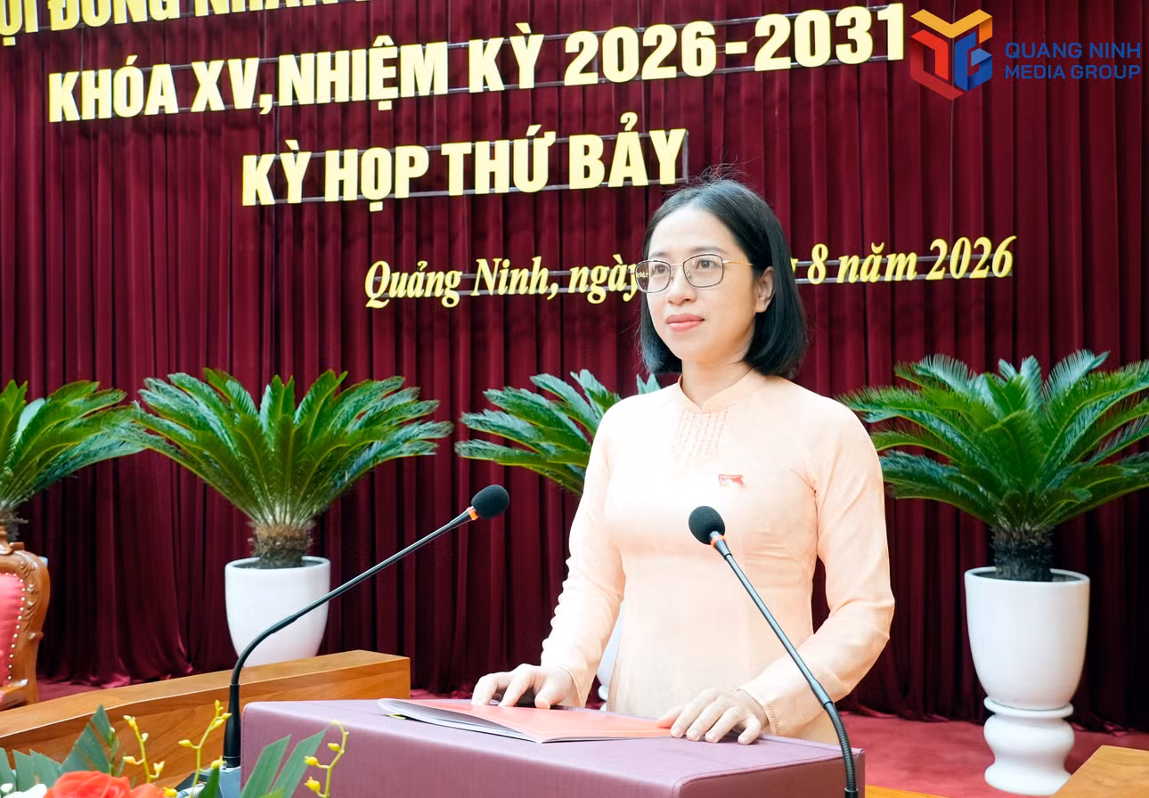 Đồng chí Vũ Ngọc Hà, Trưởng Ban Kinh tế Ngân sách HĐND tỉnh, trình bày báo cáo thẩm tra.