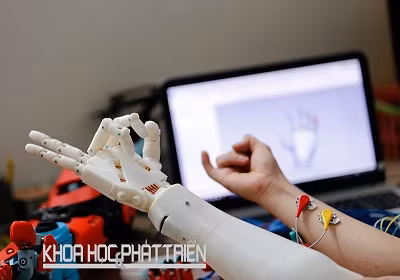 Cánh tay điều khiển bằng suy nghĩ được hình thành từ công nghệ in 3D của Công ty TNHH 3D Master