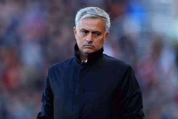  Mourinho đạt cột mốc "vô đối", chỉ còn kém 2 siêu HLV