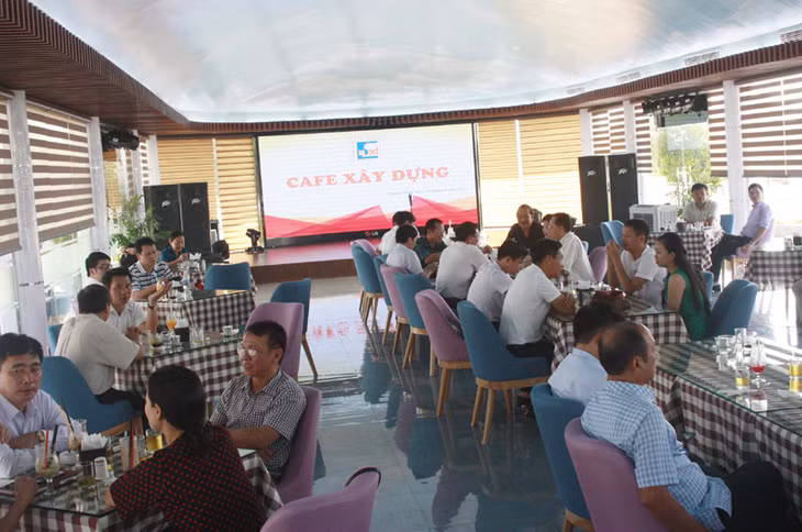 Quang cảnh buổi gặp gờ