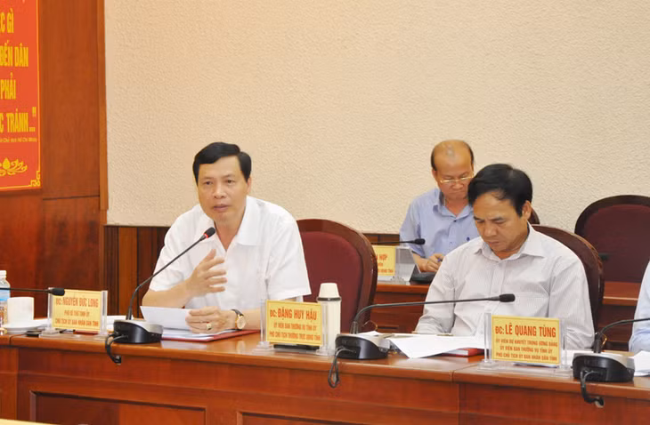 Đồng chí Nguyễn Đức Long, Phó Bí thư Tỉnh ủy, Chủ tịch UBND tỉnh phát biểu làm rõ hơn những kết quả phát triển KT-XH của tỉnh 9 tháng đầu năm