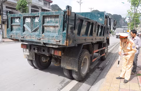 Công an TP Cẩm Phả kiểm tra hành chính phương tiện
