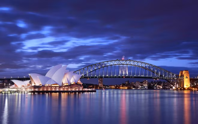 Cùng với nhà hát Con Sò, Sydney Harbour Bridge cũng là địa điểm cần phải ghé thăm khi đến Australia.