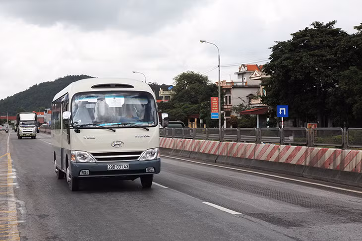 Mặt đường QL 18 sau gần 4 năm hoạt động xuất hiện nhiều vị trí hàn lún