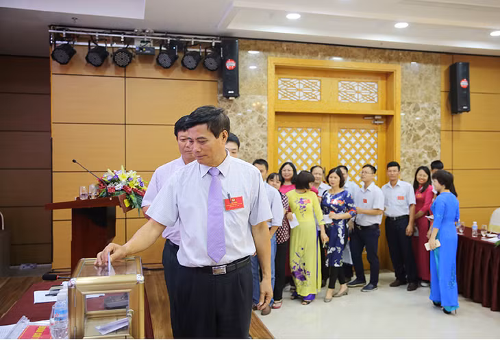 Đại hội bỏ phiếu bầu BCH Công đoàn khóa XXI.