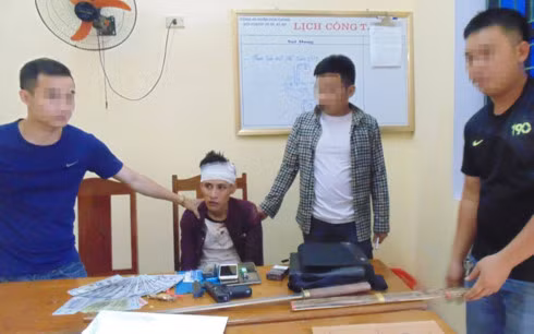 Đối tượng Tuấn tại cơ quan điều tra (Ảnh: T.V).