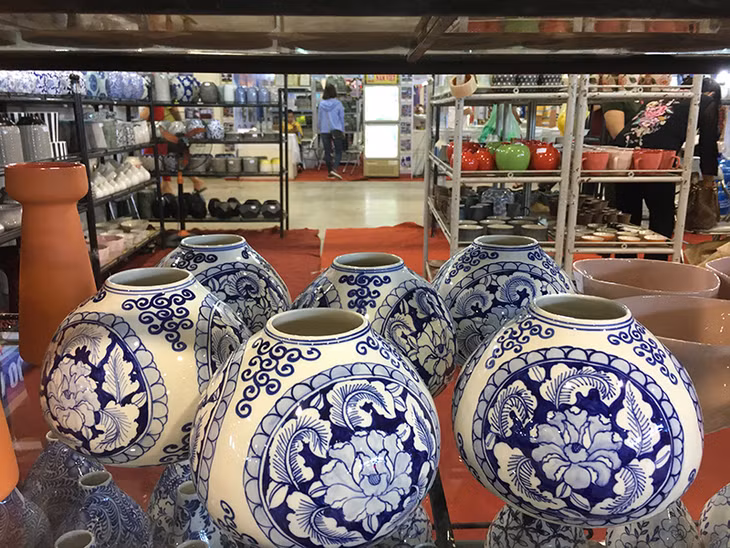 Sản phẩm gốm sứ Quang Vinh, một trong số các sản phẩm OCOP 5 sao đang được xuất khẩu