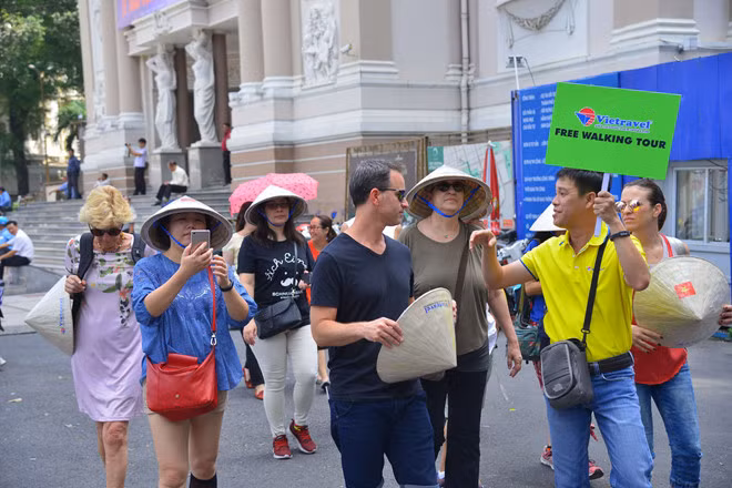 Dự án Free Walking Tours – mô hình du lịch miễn phí dành cho du khách quốc tế và du khách ngoại tỉnh đến Hà Nội