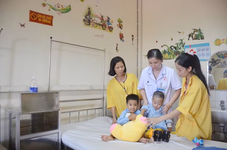 Các bệnh nhi được vui chơi 