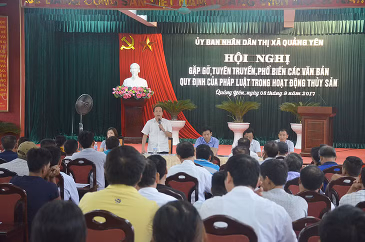 Đồng chí Vũ Đức Hưởng, Phó Chủ tịch Thường trực UBND TX Quảng Yên phát biểu tại hội nghị