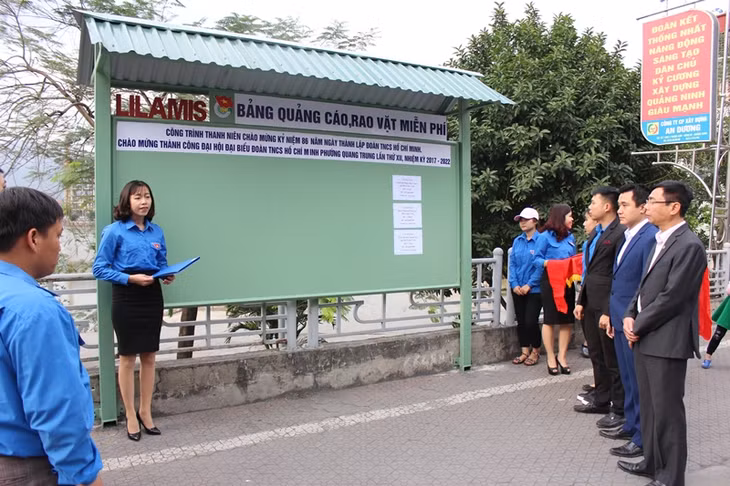 Việc xây dựng bảng quảng cáo rao vặt thu hút được sự quan tâm của chính quyền và các đoàn thể.