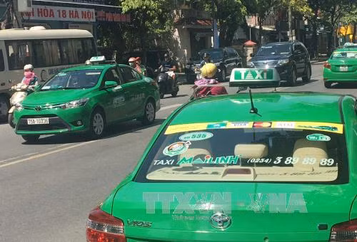 Taxi hoạt động tại thành phố Huế (Thừa Thiên - Huế). Ảnh: Quốc Việt/TTXVN