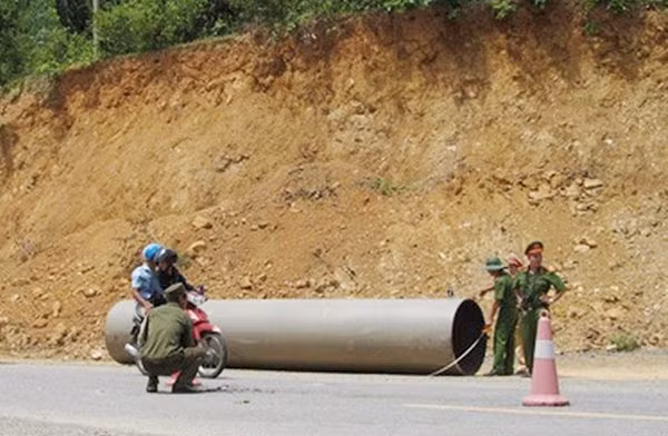 Lực lượng chức năng đang điều tra, làm rõ vụ tai nạn lao động.