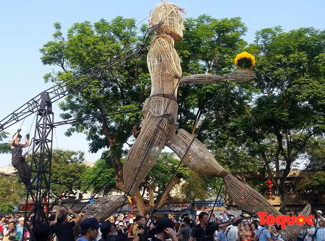 Công bố chủ đề và poster chính thức Festival Huế 2018 - ảnh 2 Festival Huế 2018 tiếp tục sẽ là nơi hội tụ giao lưu nghệ thuật giữa các nền văn hóa của các quốc gia Ảnh: Thế Trung
