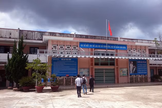 Dãy nhà có phòng học bị sập sàn tại trường Đống Đa.