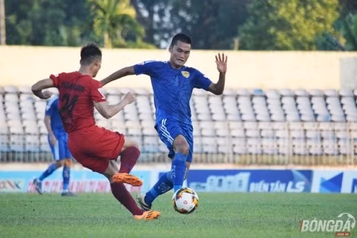 Quảng Nam FC tạm soán ngôi đầu của FLC Thanh Hóa. Ảnh: Viết Định.