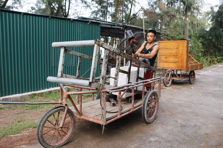 Nhà hàng Gió Biển tiến hành thu dọn một số thiết bị, cơ sở vật chất