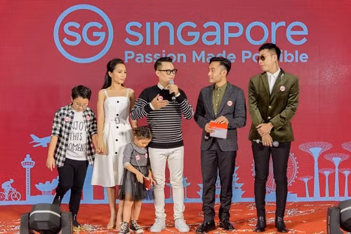 Ca sĩ Hoàng Bách yêu thích Singapore vì có nhiều khu vui chơi cho trẻ em, khu mua sắm cho phụ nữ. Ảnh:Võ Hoàng Giáp.