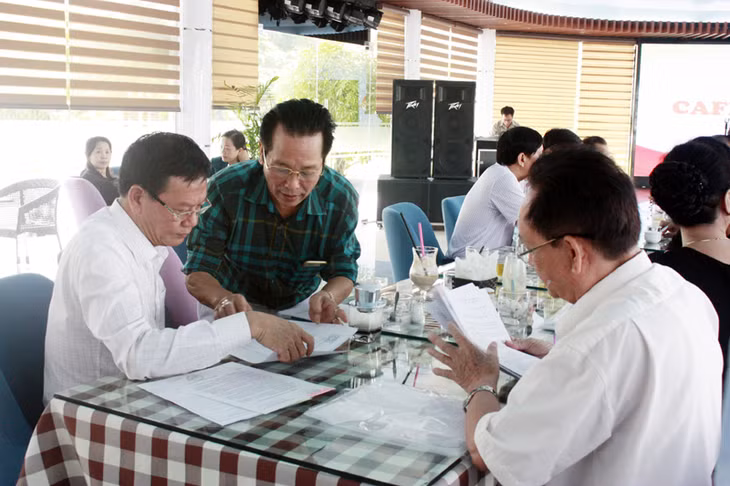 Trực tiếp lãnh đạo tỉnh, lãnh đạo Sở Xây dựng đã giải đáp những vướng mắc của doanh nghiệp tại buổi 