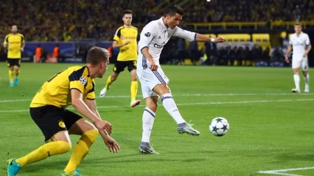  Ronaldo tỏa sáng rực rỡ.