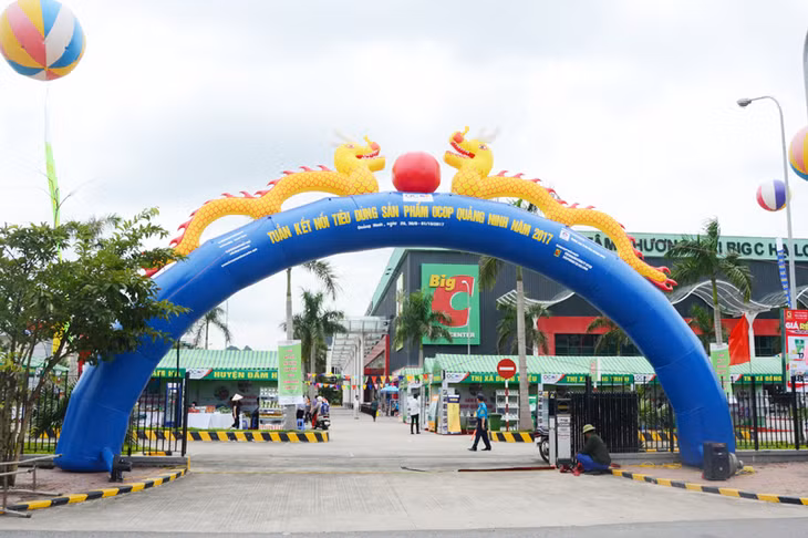 Khu vực cổng được trang trí bắt mắt
