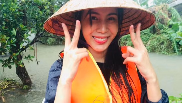 Ca sĩ Thủy Tiên.