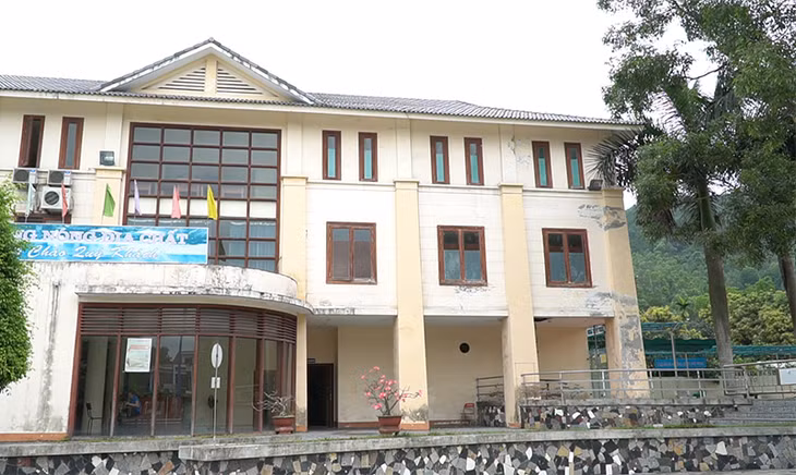 Trung tâm Khoáng nóng Địa chất đã xuống cấp.