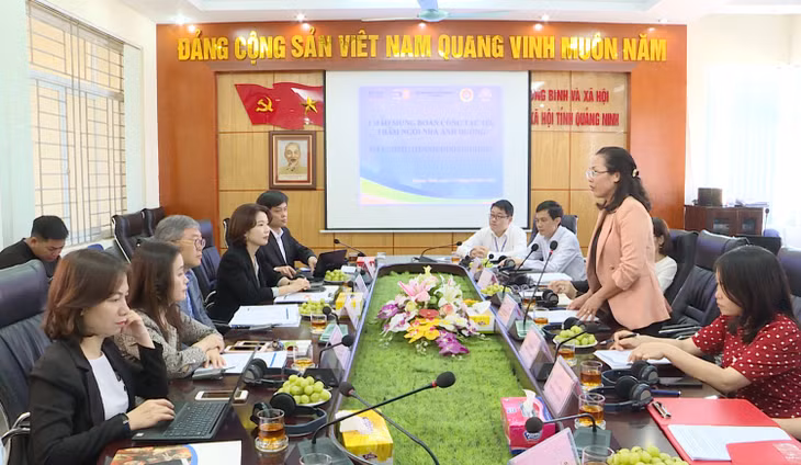 Quang cảnh buổi làm việc.