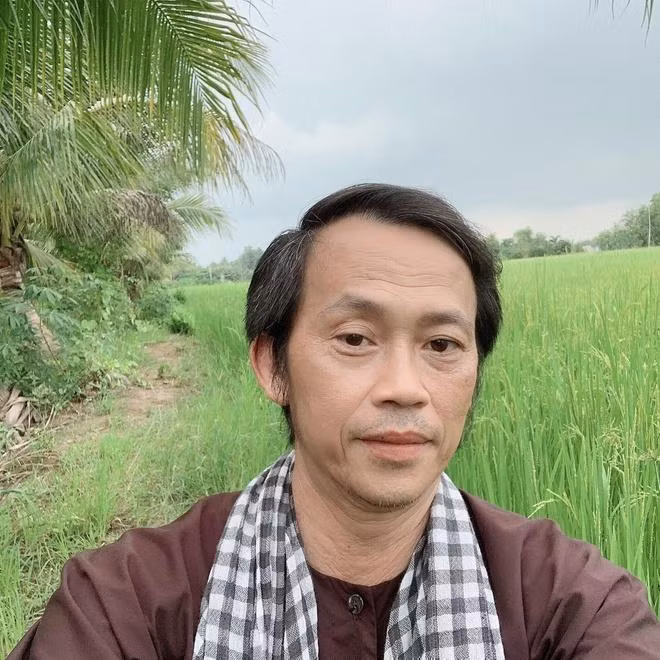 Hoài Linh cùng nhiều nghệ sĩ kêu gọi quyên góp để giúp đỡ miền Trung.