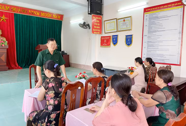 Thôn 13, xã Hạ Long, huyện Vân Đồn tổ chức họp phổ biến lấy ý kiến tham gia đóng góp của cán bộ, đảng viên và nhân dân vào dự thảo văn kiện Đại hội Đảng các cấp. 