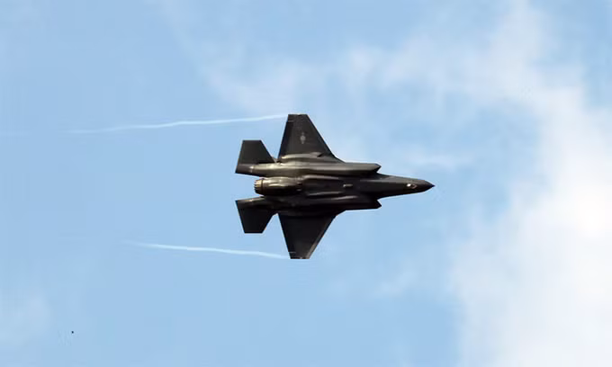 Tiêm kích F-35A bay trình diễn tại Học viện Không quân Hàn Quốc, thành phố Cheongju, ngày 4/3. Ảnh: Yonhap.