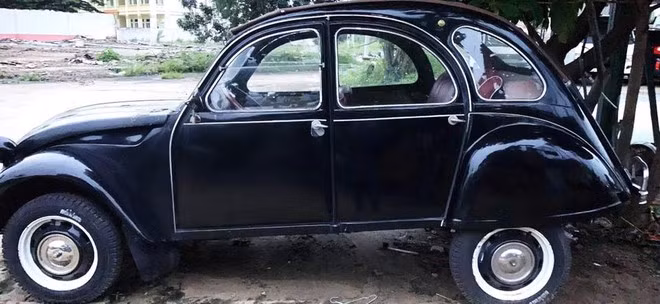 Chiếc xe Citroen cổ - rất quý năm 1936 của NSND Út Trà Ôn Ảnh: Văn Phước