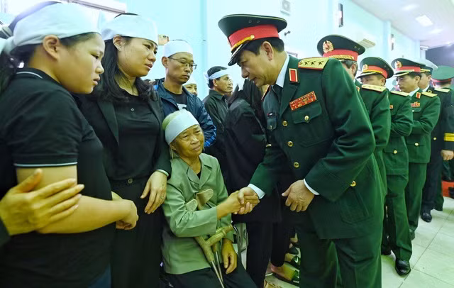 Chia buồn với gia đình các chiến sỹ hi sinh.