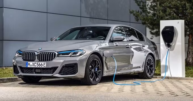 BMW 545e.