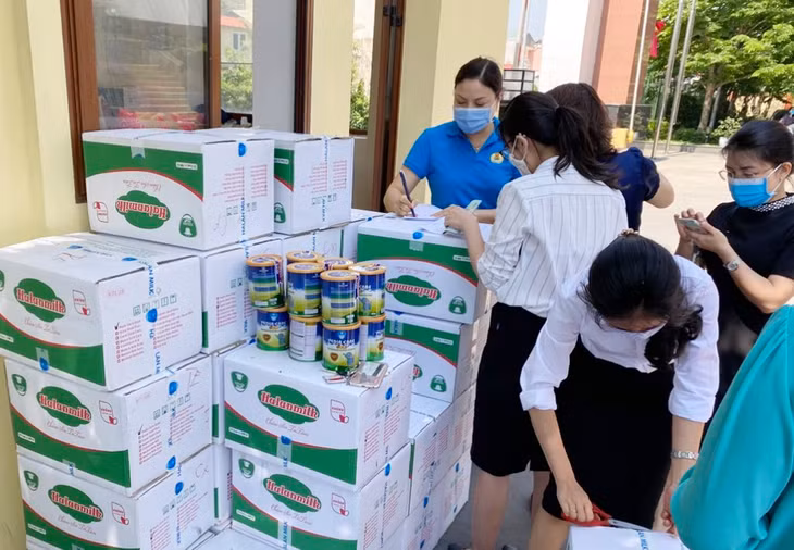 Sản phẩm sữa bột là một trong những mặt hàng được cán bộ CCVCLĐ thuộc CĐVC tỉnh lựa chọn và tiêu thụ số lượng lớn. (Ảnh: CĐVC tỉnh cung cấp)